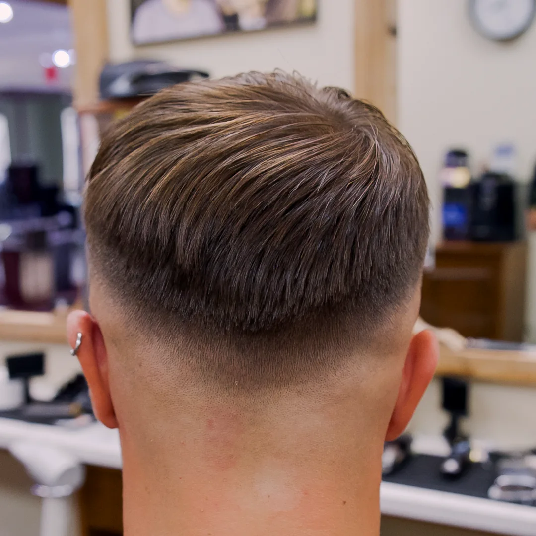 Mid skin fade bakifrån hos Tailor's Barber i Stockholm