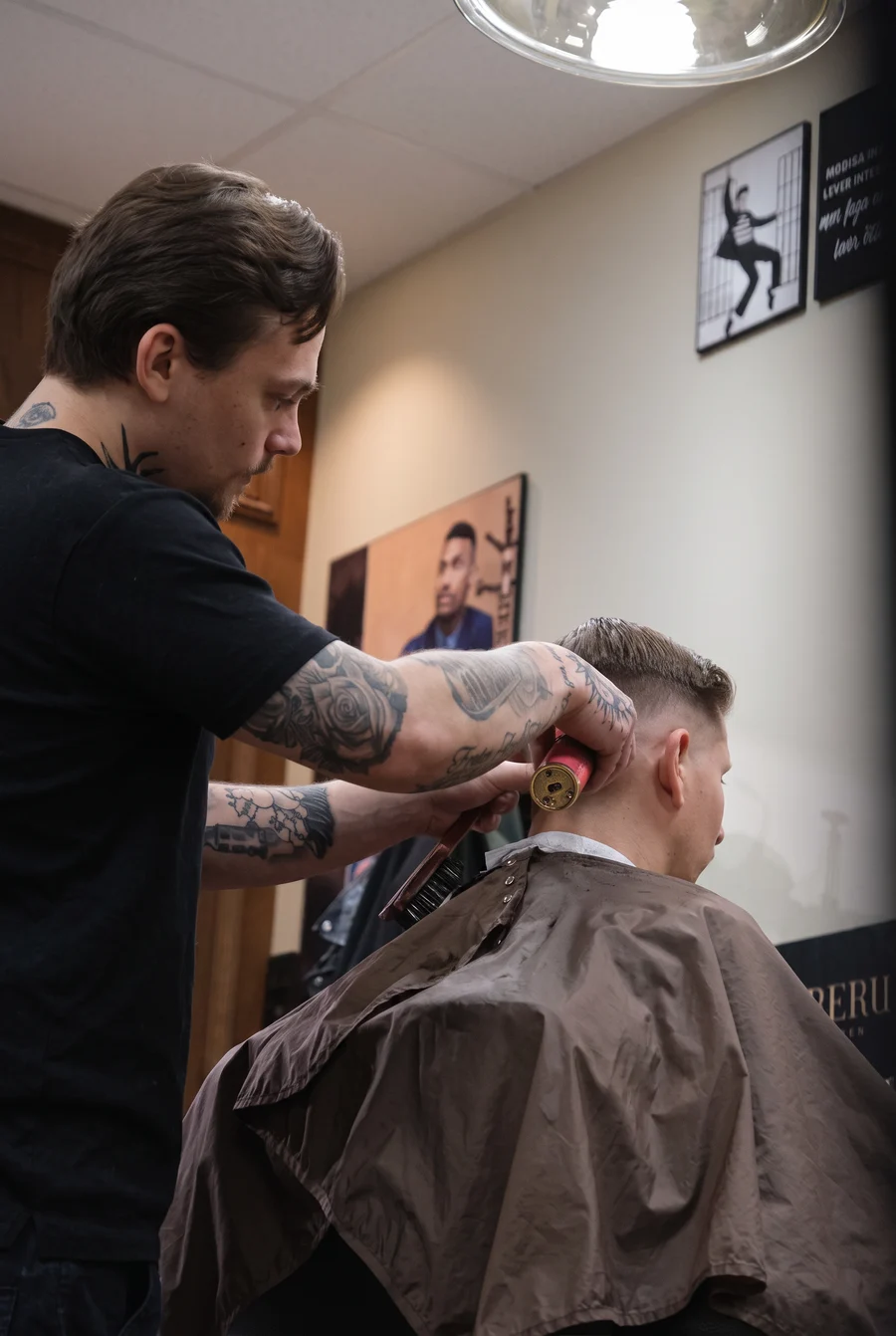 Taper fade klippning hos Tailor's Barber – barbersalong i Stockholm